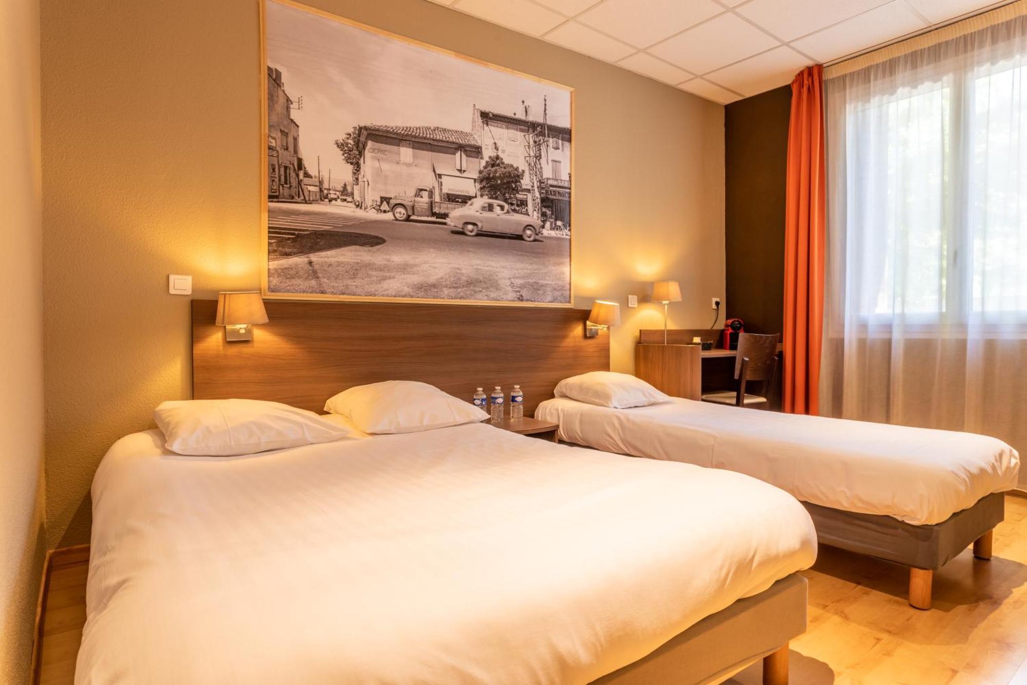Logis Hotels Et Restaurant La Pause Rn7 La Coucourde Esterno foto