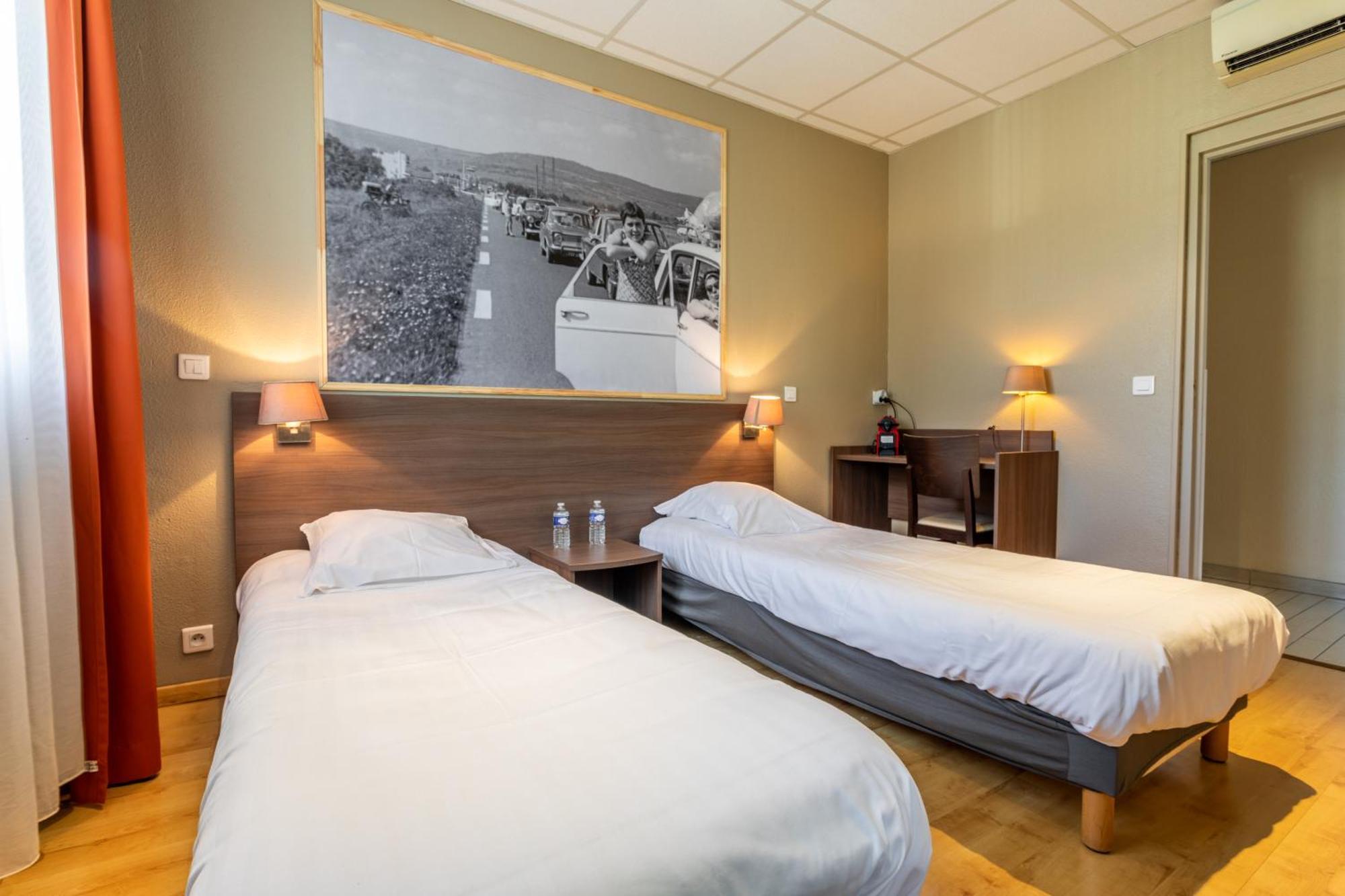 Logis Hotels Et Restaurant La Pause Rn7 La Coucourde Esterno foto
