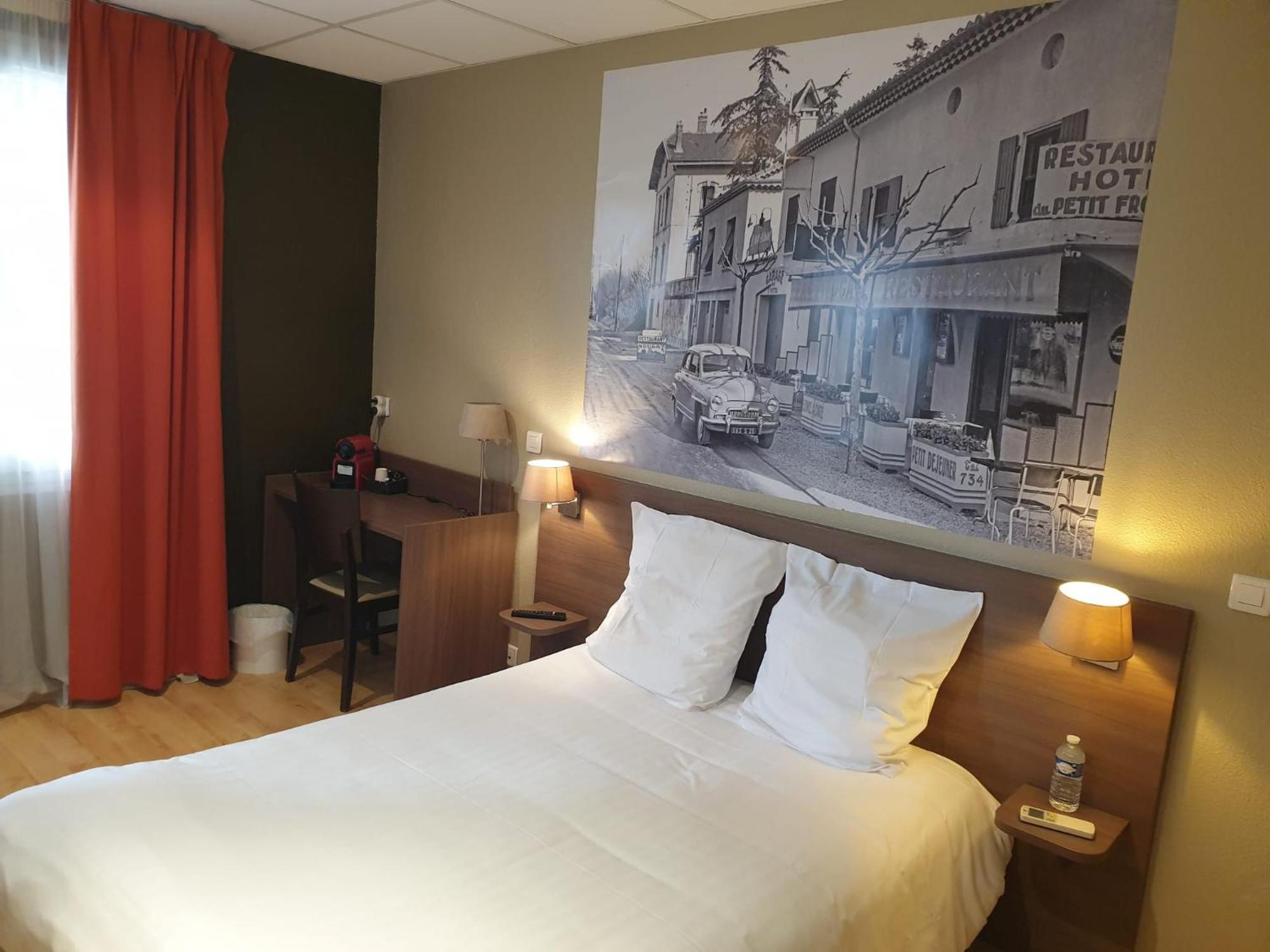 Logis Hotels Et Restaurant La Pause Rn7 La Coucourde Esterno foto