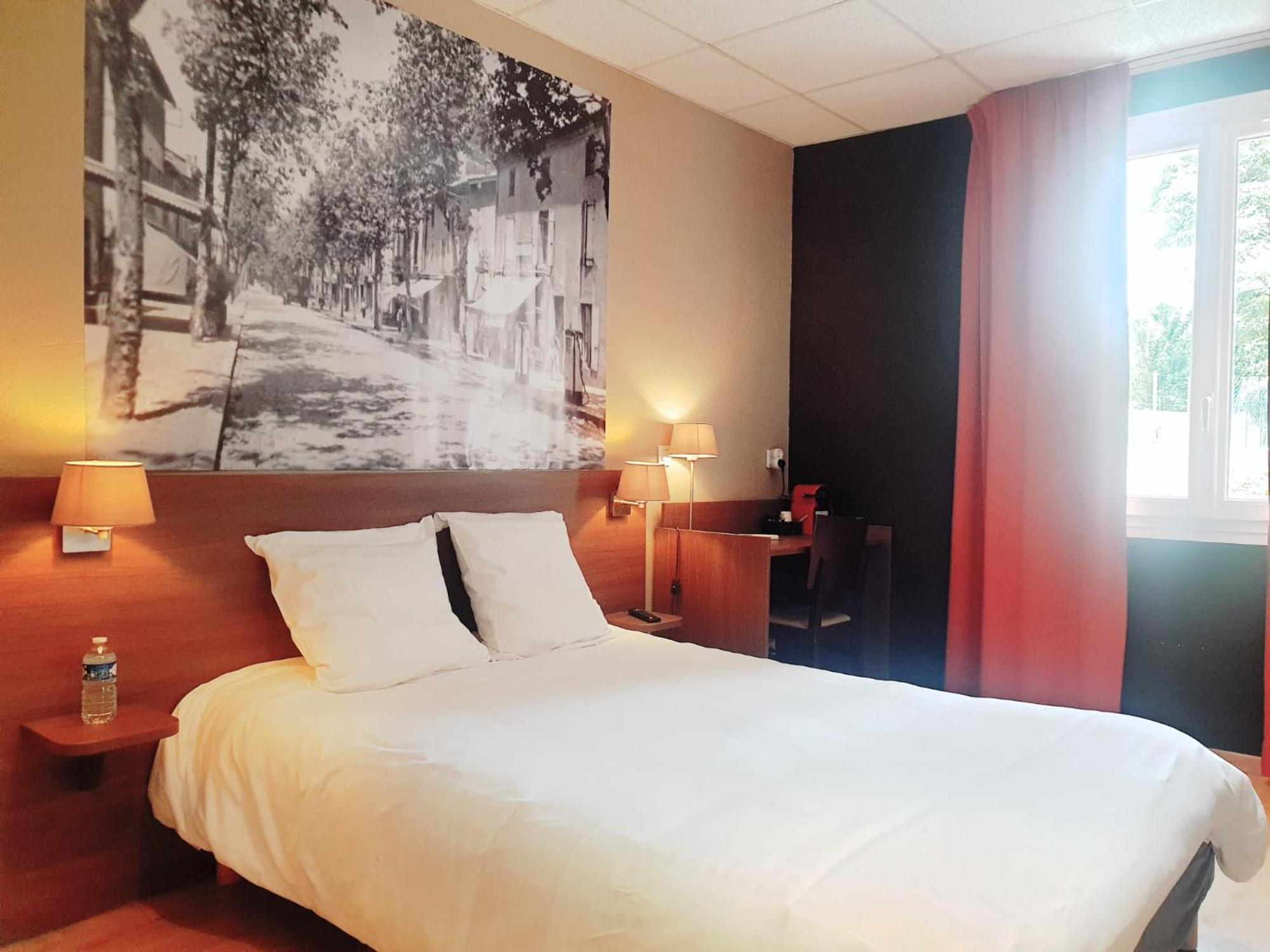 Logis Hotels Et Restaurant La Pause Rn7 La Coucourde Esterno foto