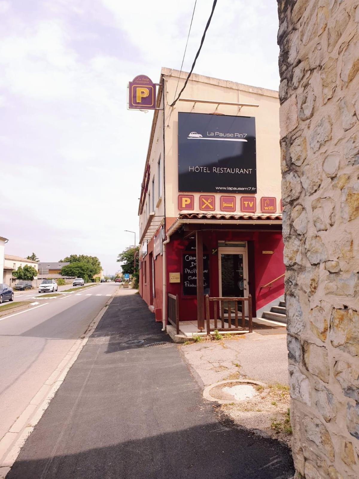 Logis Hotels Et Restaurant La Pause Rn7 La Coucourde Esterno foto