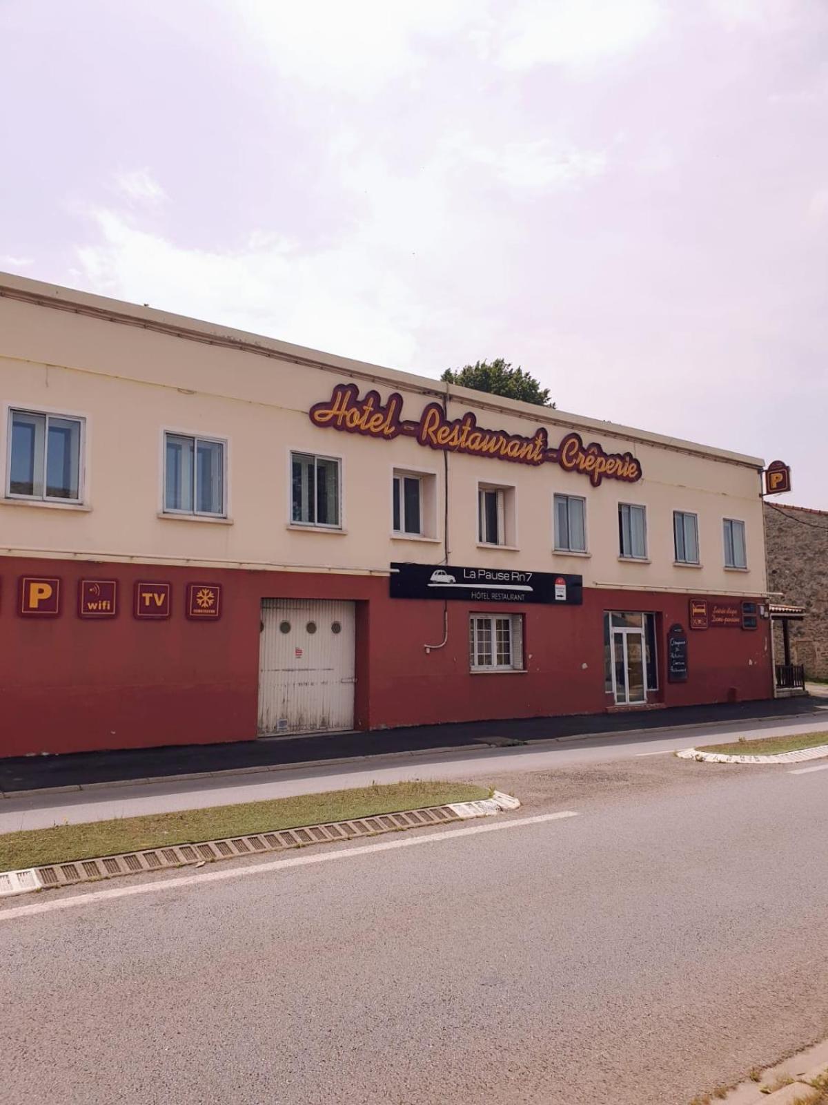 Logis Hotels Et Restaurant La Pause Rn7 La Coucourde Esterno foto